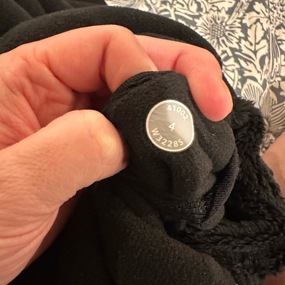 Lululemon don’t hurry be happy pullover size 4 - Picture 4 of 4